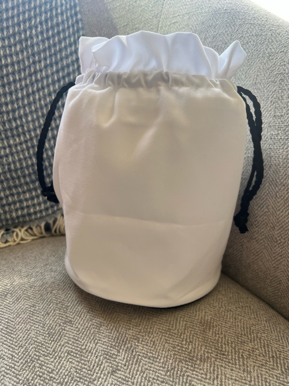 Chanel Beauté Drawstring Cosmetic Pouch - Picture 2 of 3